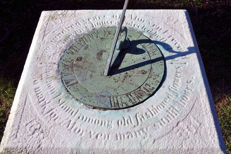 صورة تقريبية لساعة العرب الشمسية