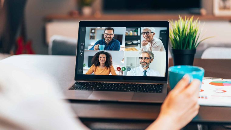 اجتماع عبر الإنترنت