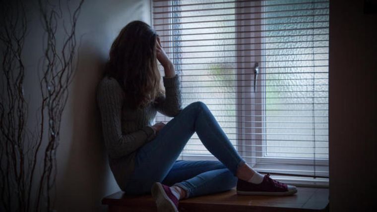 شخص يعاني من الاكتئاب الموسمي