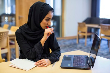 طالبة قطرية